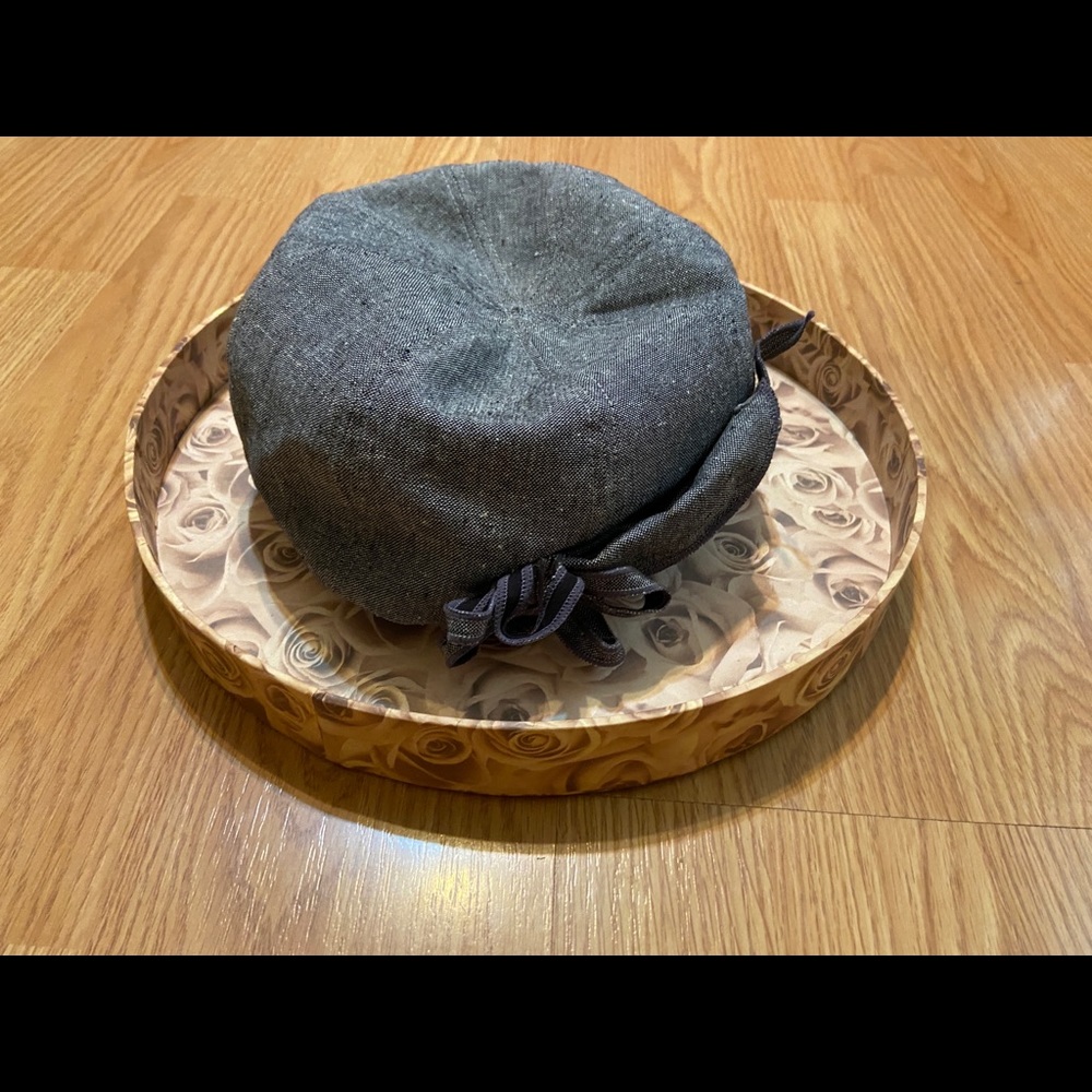 De Lux grey hat with bow